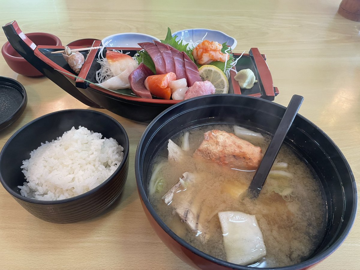 w_meteor3's tweet photo. 魚貝類のパーティだ！ https://t.co/RwxfOzQGmu
