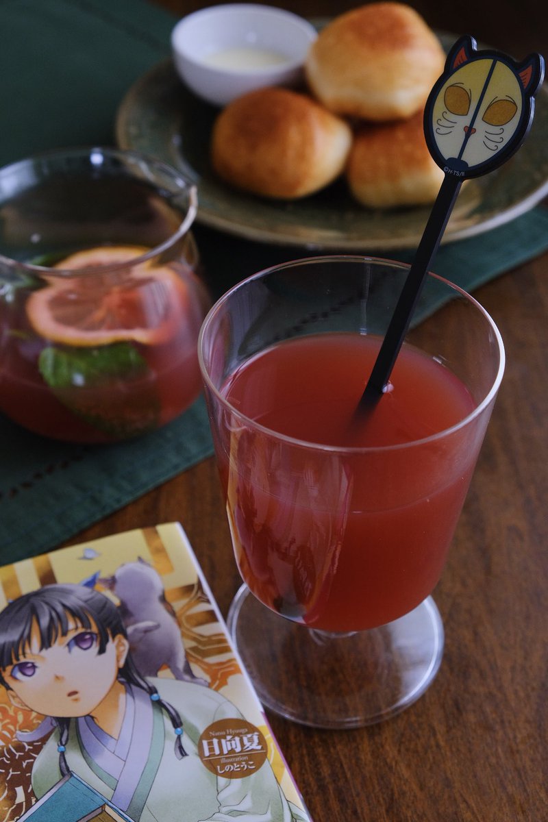 bregTLWRu83QVks's tweet photo. “爸爸の葡萄果実水”作りました

ほんとに❣️さっぱりしてて飲みやすい〜🤩🍷

原作展のあのおっさんが阿南で持ってた団扇マドラーを出す時がついに😂

あのおっさんのメニューなので六六飯店の揚げ饅頭らしき物も作ってみました
こちらも公式レシピ出して欲しいーー🥹

#薬屋レシピ
#猫猫の調合書 https://t.co/fSKGeMlLPe