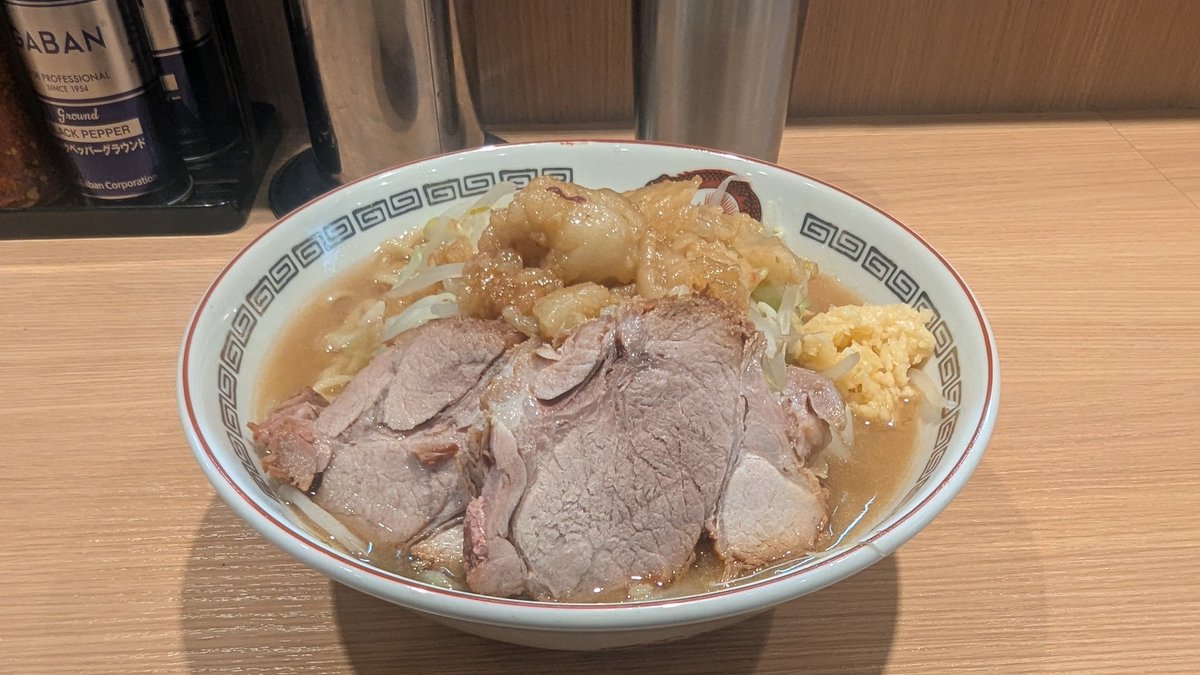 bellleq's tweet photo. やっと診察終わり。
駐車料金が上限逝ってたので、豚山で小豚 https://t.co/xvx0SPr1ck