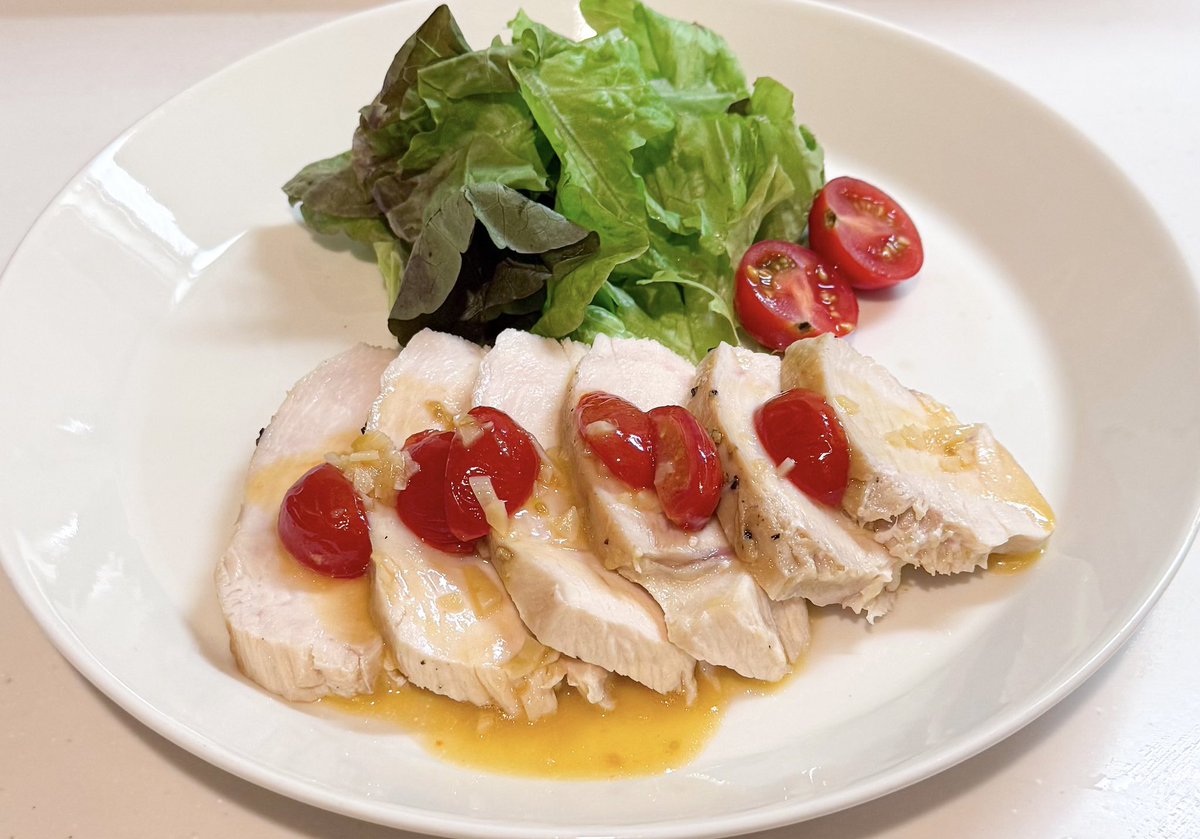 fender7100's tweet photo. 今日のお昼ごはん。鶏むね肉は火を入れすぎないように気をつけるとびっくりするくらい美味しい。 https://t.co/5FAPMjNSCs