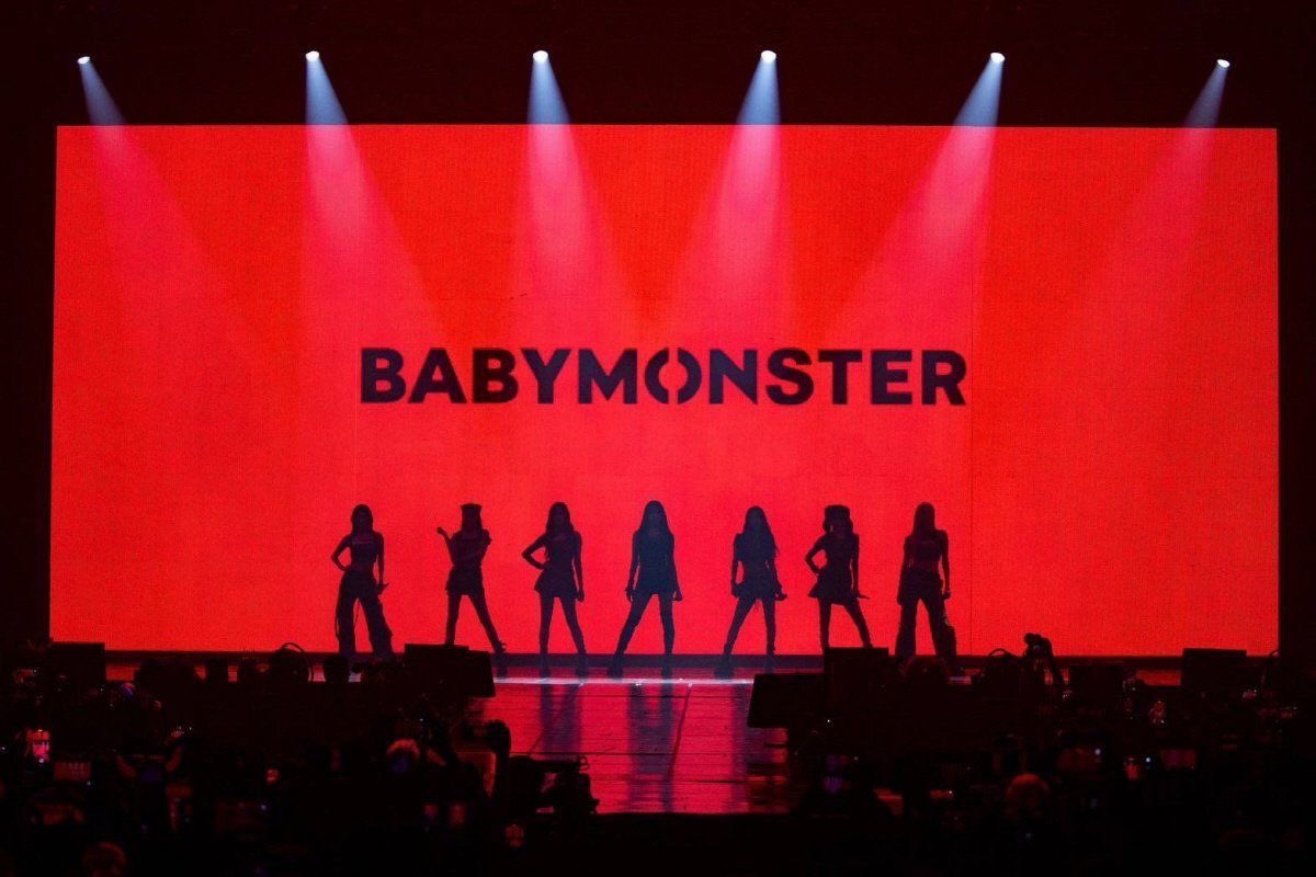 JpBabymonster10's tweet photo. みんな共感してくれると思うけど
YGの演出でよくある
この光背景バックに推しのスタイルが浮かぶ演出だーーーーーーーーーいすき🫶🫶🫶🫶🫶🫶🫶🫶🫶🫶🫶🫶🫶🫶🫶 https://t.co/yFt2lSUX4u