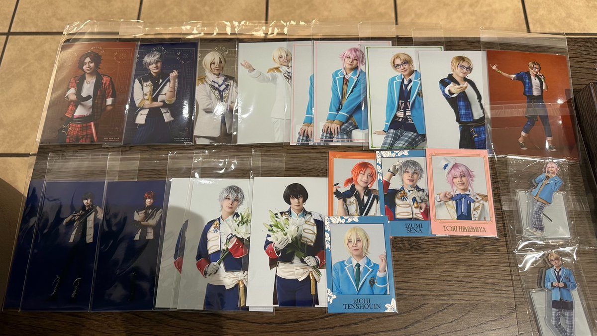 saaaaaai10's tweet photo. 【交換希望】 あんステ レクイエム

譲
特典:泉/司/真緒/英智
ランブロ:泉/凛月/司/英智/真/桃李
チェキ:レオ/泉/司/真/英智/桃李
アクスタ:凛月/嵐/桃李

求
特典:嵐/レオ
ランブロ:レオ(返礼/制服)/泉(ユニ)/嵐(ユニ/制服)
↓↓↓ https://t.co/n8JryXAMQw