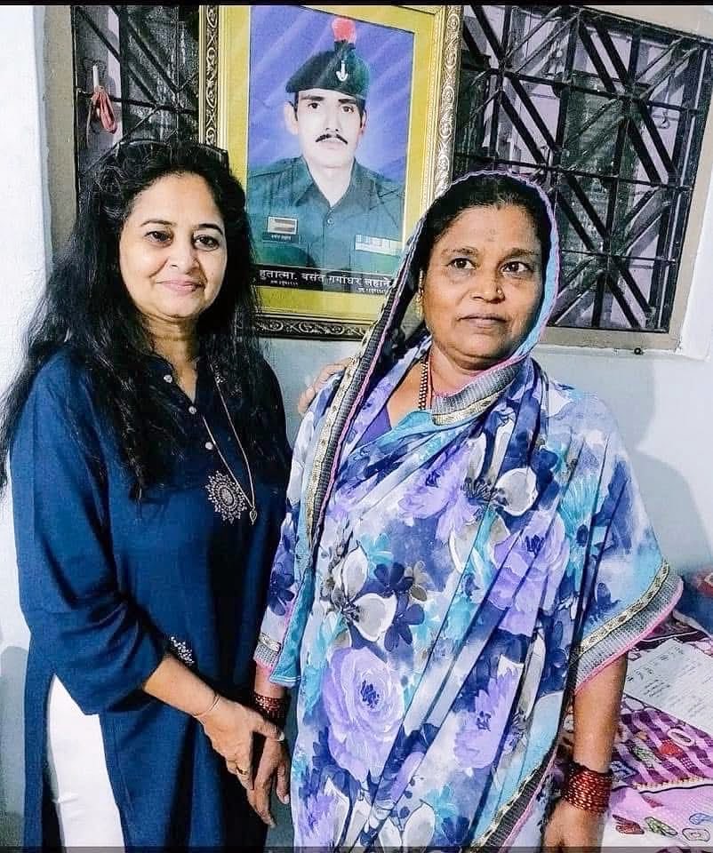 priority_n's tweet photo. Braveheart defended the Nation in #SriLanka against #LTTE as part of #IPKF ,Immortalized himself far away from motherland, came home in ASHES on Jul 11, 1989.
#VeerNari Kamal Tai completed 37 long years today sans her husband,
SEPOY VASANT LAHANE
16 MARATHA LI
Homage on his Balidan Diwas today.
“बस इतना याद रहें एक साथी और भी था.”
#KnowYourHeroes