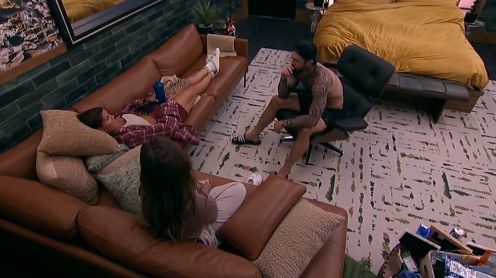 TheBigBroTea's tweet photo. Haley says she told Rome they can’t be friends, because of Rome’s relationship with Lyric. Haley says girls are just not okay with their boyfriends being friends with Haley and she says  it has been like that her whole life. It’s only day 4 btw 😭 #bb28 https://t.co/tZ131tJrZY