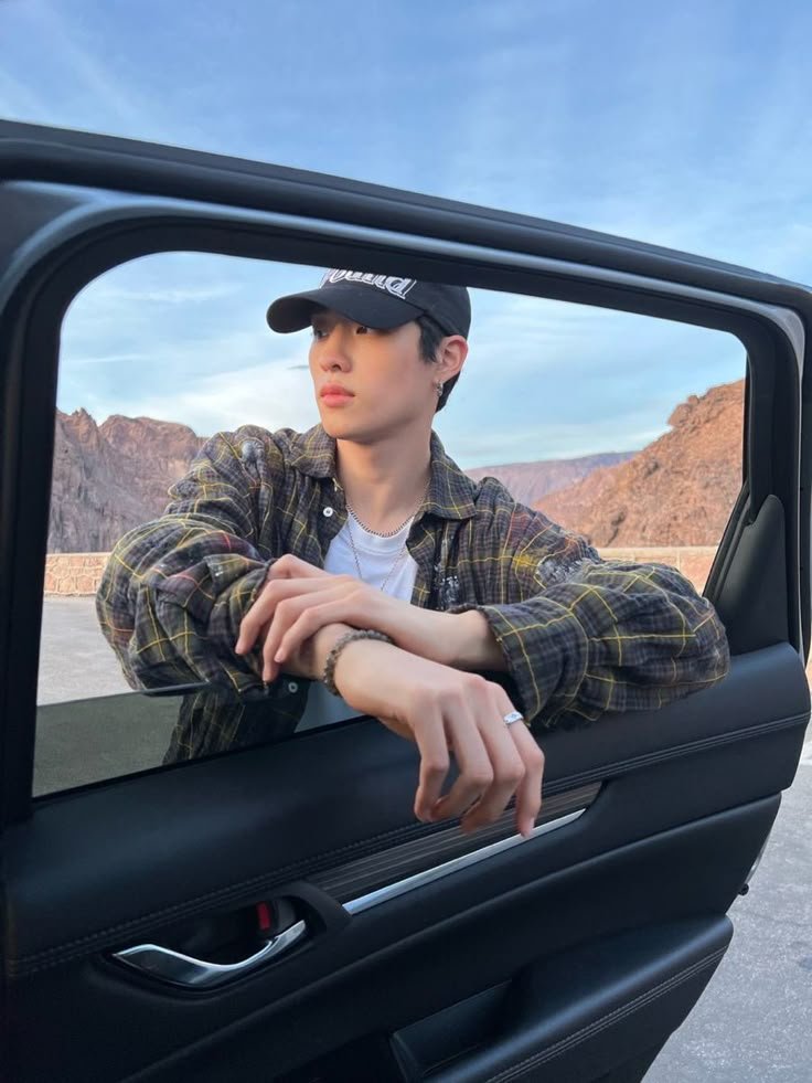 messerenade's tweet photo. @TamagoPost ㅤㅤ
Makaio M. Clermont, 2001. 
Karena gabut jadinya kerja ngikut abang sendiri. Weekend gini enaknya ngapain ya?
ㅤㅤ https://t.co/FK9q3AISxg