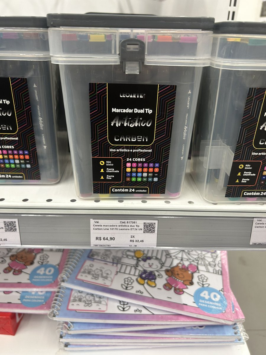 ichigomatcha_'s tweet photo. Tirei foto de umas canetas pq ultimamente vem me dado uma vontade tão grande de pintar aquele caderno da hello kitty https://t.co/qy2puh25e3