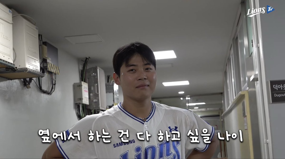 ssL10N5's tweet photo. 내향인라이온즈에 등장한 은은한 관종 남자의행보…
1 : 릴스 찍자고하면서 백산챌린지 제작
2 : 타팀따라서 스티커 붙이고 등장
3 : 홈런더비 전에 단체사진 제안 https://t.co/0Zhx8ptBBq