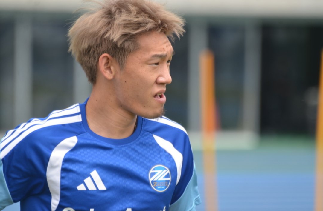 EG_shuto1's tweet photo. #FC町田ゼルビア に完全移籍で加入した #明本考浩 選手は9日夕方に来日し、翌10日チームに合流。移籍を決断した決め手は「町田さんからきてほしいという熱意を感じた。ACL（2）やリーグタイトルを獲れるチームであるために加入を決めた」。

（エルゴラ町田担当:郡司聡）
#zelvia https://t.co/OrGch6l2oa