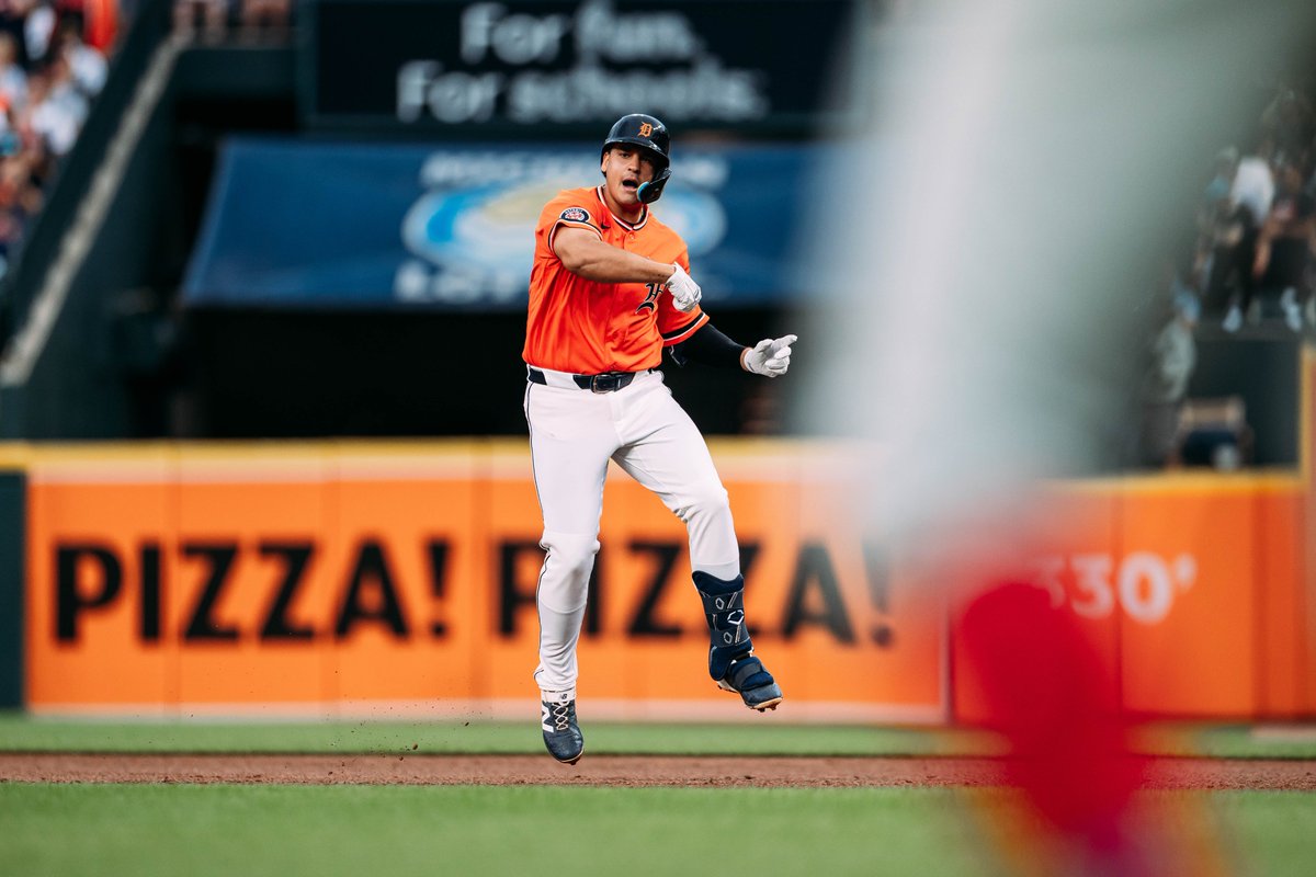 tigers's tweet photo. goodnight chat 😌 https://t.co/wk9xuSUBdO