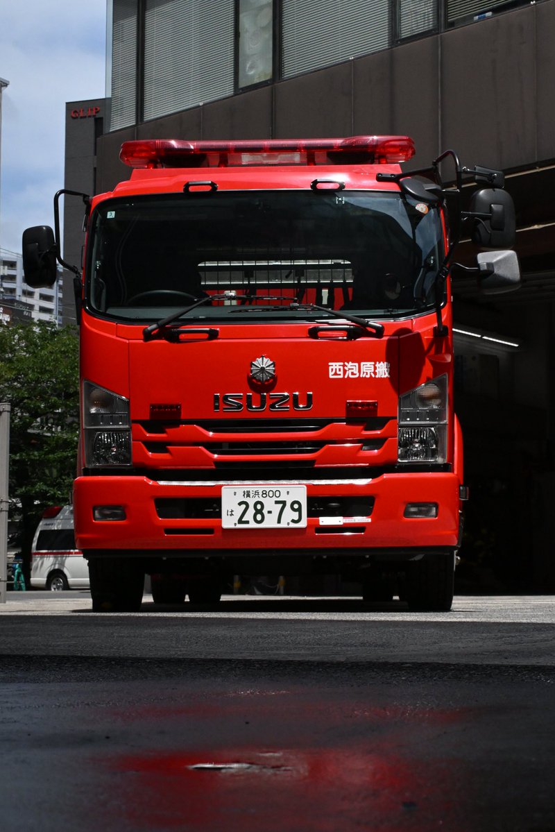 b_zn87697's tweet photo. 横浜市消防局西消防署　
: 
: 
西泡原液搬送隊　
1809 
"西泡原搬1 
艤装　日本機械工業　
: 
中々撮る機会に恵まれないこの車両市内には3台配置されている　大黒町・東富岡・西　　
配置は西だか運用するのは大体浅間町らしいです。　
#消防　
#横浜市消防局 https://t.co/RtQj0HIo0P