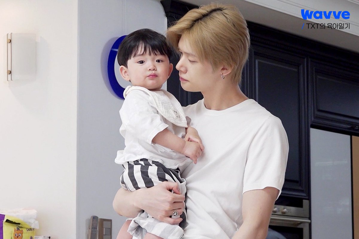 yeursputnik's tweet photo. yeonjun, gendong bayi pake satu tangan aja itu gak baik loh … buat kewarasan gue 😫 https://t.co/GGaBlfhoJI