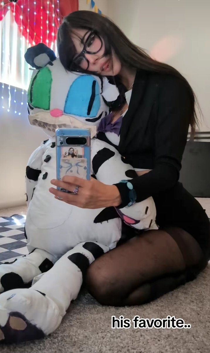 serialkilledx's tweet photo. his first birthday present 🎁🐯 https://t.co/EWxUqUibpP