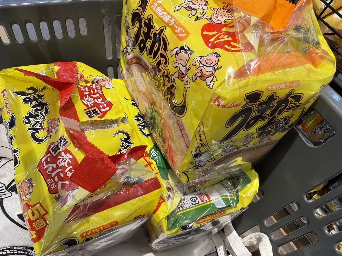 xiaoron1003's tweet photo. うまかっちゃん！迷わず買う！ https://t.co/YjqxlXQCFy