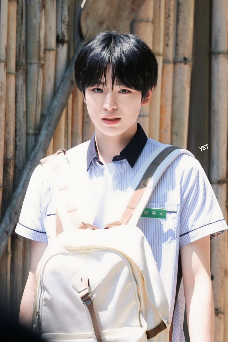 wishlist_030628's tweet photo. 어릴때 한국에 이민와서 모든것이 낯설었던 시절 저를 도와주고 맨날 옆에 있어준 여주한테 항상 여주가 해줘, 여주가 ���와줘 하면서 매달리는데 알고보면 혼혈이라 한국어만렙에 기존쎄 성격으로 여주 없을때 다른 얼굴하는 유으시 보고싶다 

#윳사연애

여주야 같이가..             뭘봐 https://t.co/Y2xiqObuwW