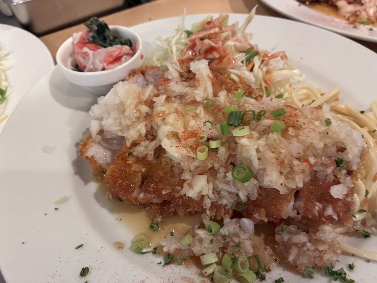 TsubakiOgikubo's tweet photo. 7月11日(土)の日替わりは「三元豚ロースカツレツ 特製みぞれポン酢 1200」

今日の小鉢
①ひじき煮 100
②小松菜切り干し大根 100

週末ーーーーー〜！

飛ぶ！
飛んでゆく！
毎日がっ！
毎日Ga!!!🏹

#荻窪ランチ #ツバキ亭 https://t.co/C9Mw2PxzLy