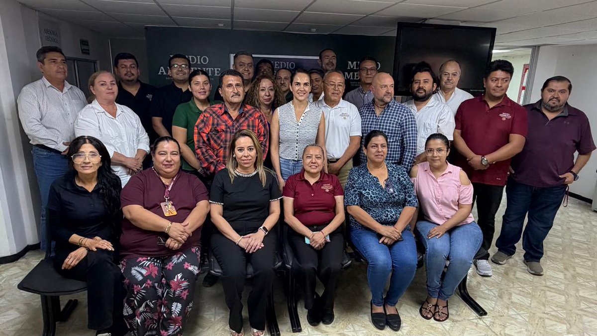 GSandovalSalas's tweet photo. 🌿🇲🇽 Seguimos recorriendo el país para fortalecer el trabajo territorial de la @SEMARNAT_mx. Hoy, en #Tamaulipas, compartimos un espacio de diálogo con el personal de nuestra Oficina de Representación para reconocer su labor y seguir construyendo un equipo más cercano y fortalecido.

🤝 Porque la protección de nuestro patrimonio natural también se impulsa desde cada Oficina, con el compromiso y el trabajo diario de quienes hacen posible nuestra misión.