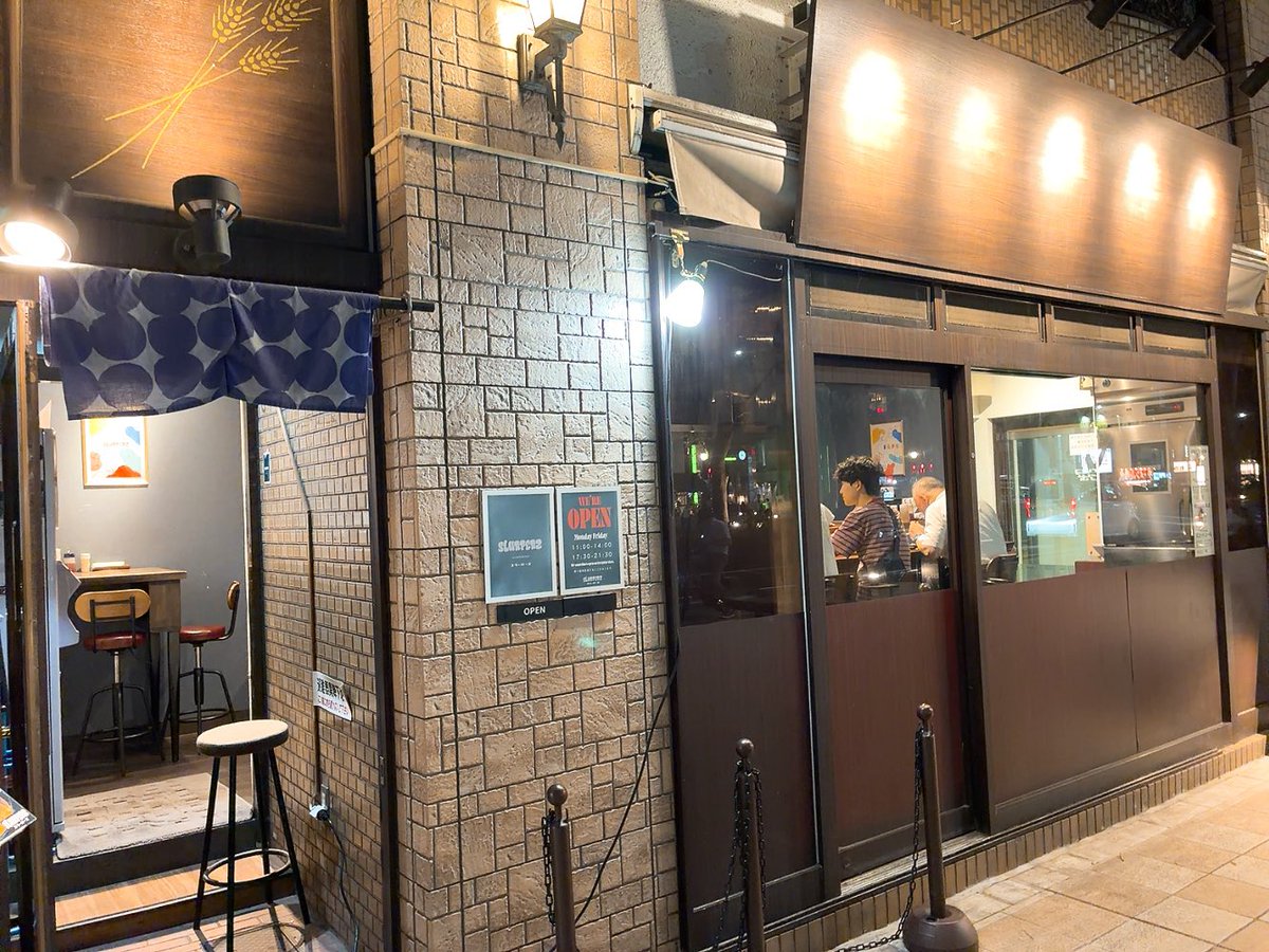 maveric4862's tweet photo. #仙台市 青葉区国分町にオープンした『#SLURPERZ(スラーパーズ)』で麺活🍜
オーダーは『#CLEAR塩らぁ麺(950円)』
ひもかわ麺？！幅広い平打ちの麺は、舌触り良く面積広いのでスープの持ち上げがすごい😁
スープは、旨味が強くとてもクリアな清湯スープ。
#仙台ラーメン #宮城ラーメン https://t.co/IB8nGPrxmP