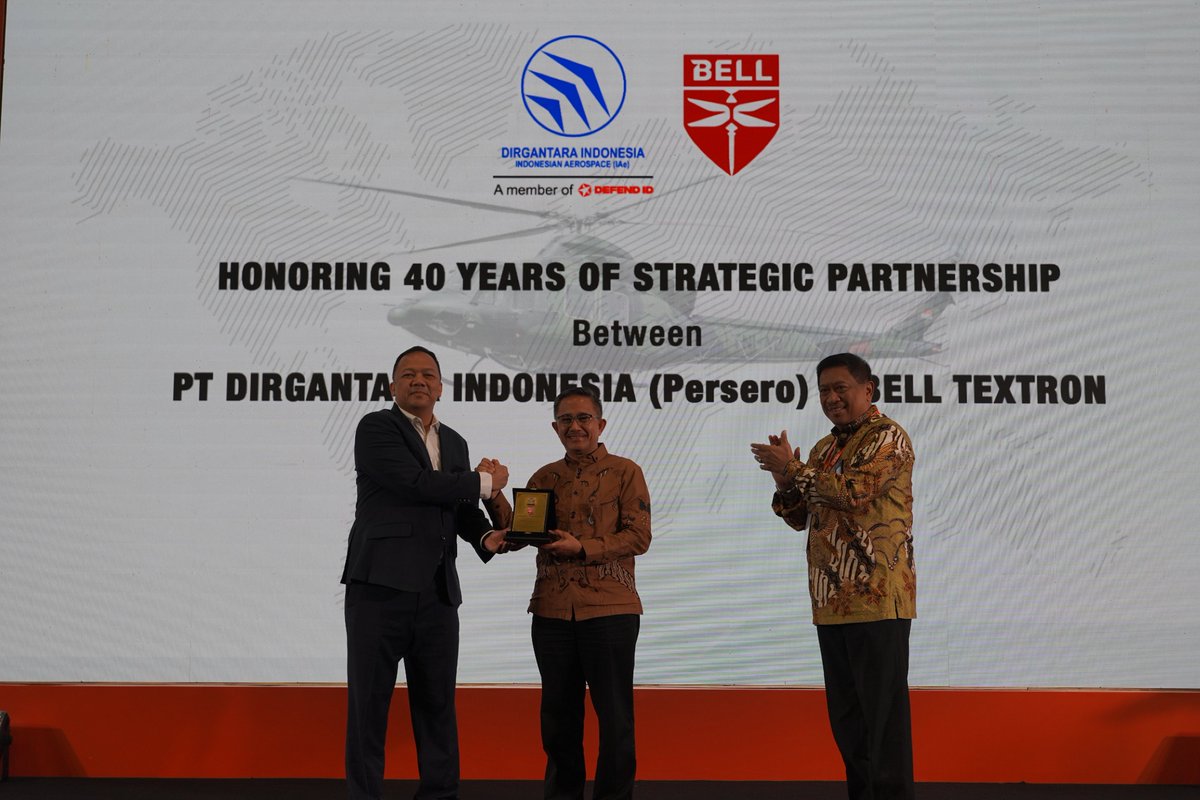 officialptdi's tweet photo. Jakarta Utara (10/07) – Pada hari kedua penyelenggaraan pameran IISAR 2026 di Nusantara International Convention Exhibition, PTDI menggelar seremoni peringatan 40 tahun kemitraan bersama Bell Textron.
Baca Selengkapnya [ https://t.co/JSZ09uCeSu ] https://t.co/7FQJhbwxWB