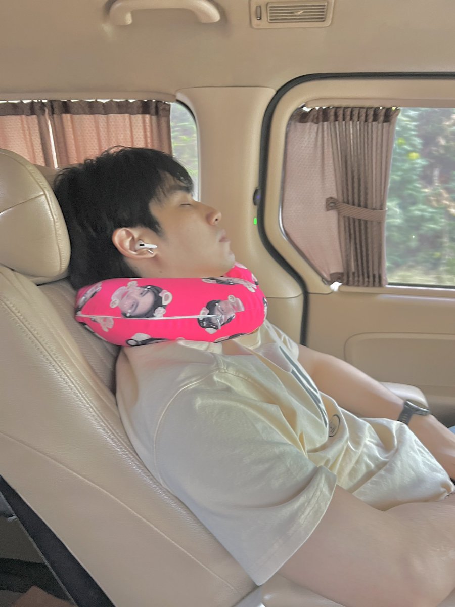 didi_pun's tweet photo. น่ารักทั้งหมอนทั้งคนเลย เปิดพรีเลยมั๊ยลูก😁

#poompps https://t.co/7vWhZYrMzu
