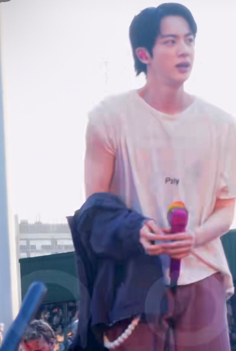 hourjinnie's tweet photo. HELP 😵‍💫😵‍💫 #JIN https://t.co/f3i3qupfEc