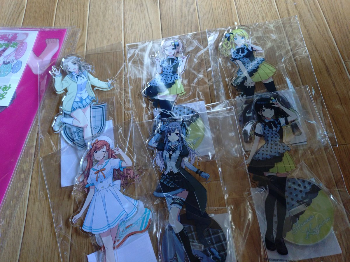 kionmio's tweet photo. 衣装展のアクスタ来てた https://t.co/VGsHZspVgO