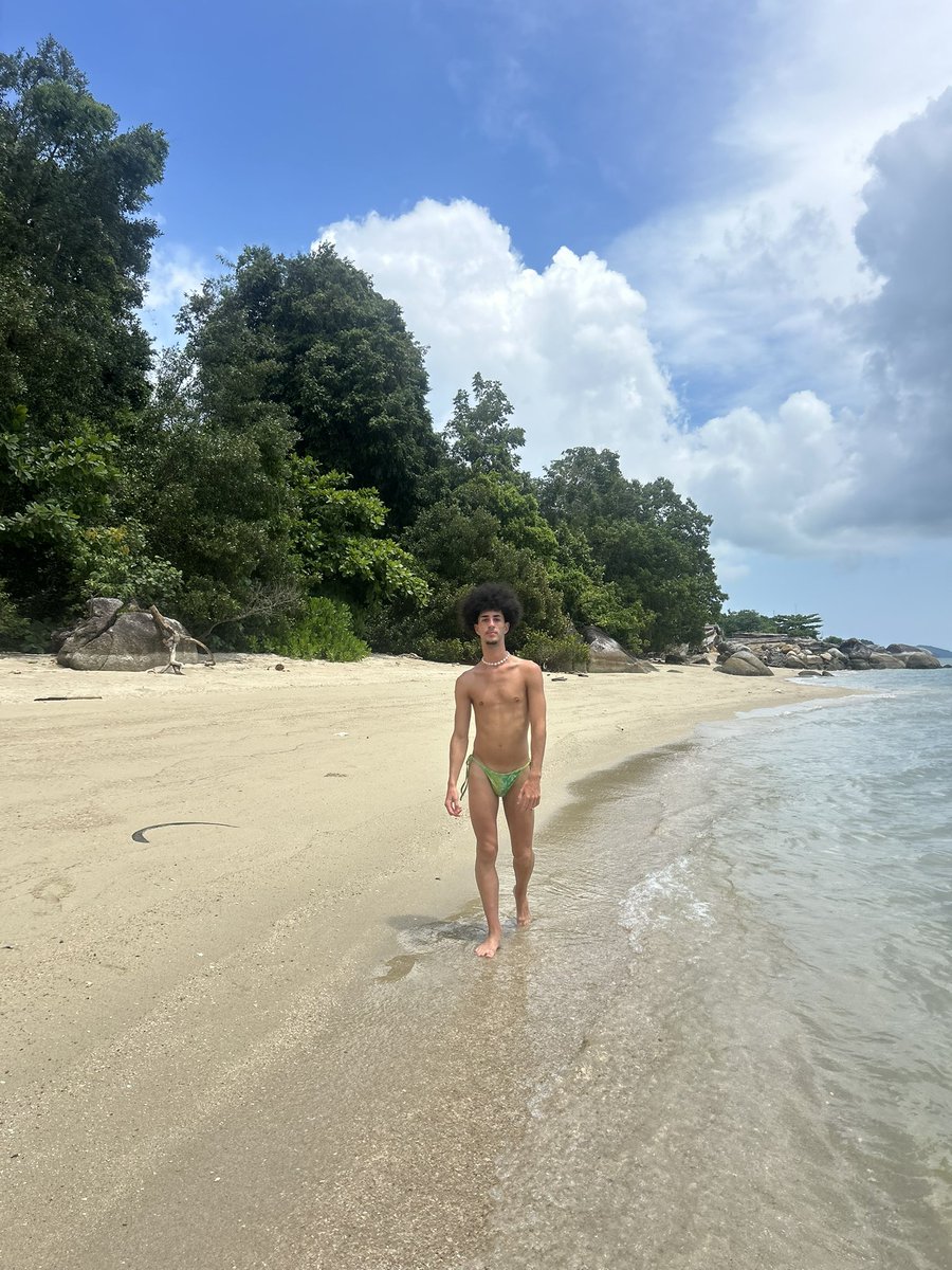 talentedjuan's tweet photo. In paradise 🏝️🇲🇾 https://t.co/uiHdrG1YOU
