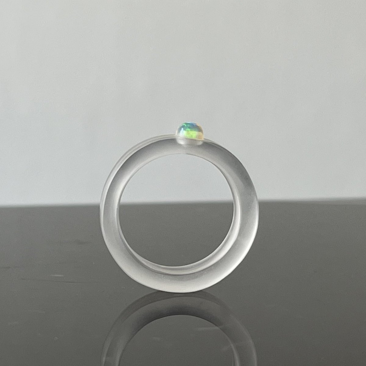Takahiro__Omori's tweet photo. 【プレゼント企画】

新作のオパールの水晶リングをプレゼントします。

景品▶　オパールの水晶リング1点(1名分)
応募▶　フォロー＆リポスト(RT)
〆切▶　7/14(火)

※リングサイズは#0.5単位で選択可

#プレゼント企画 https://t.co/6i1HEaKNkr