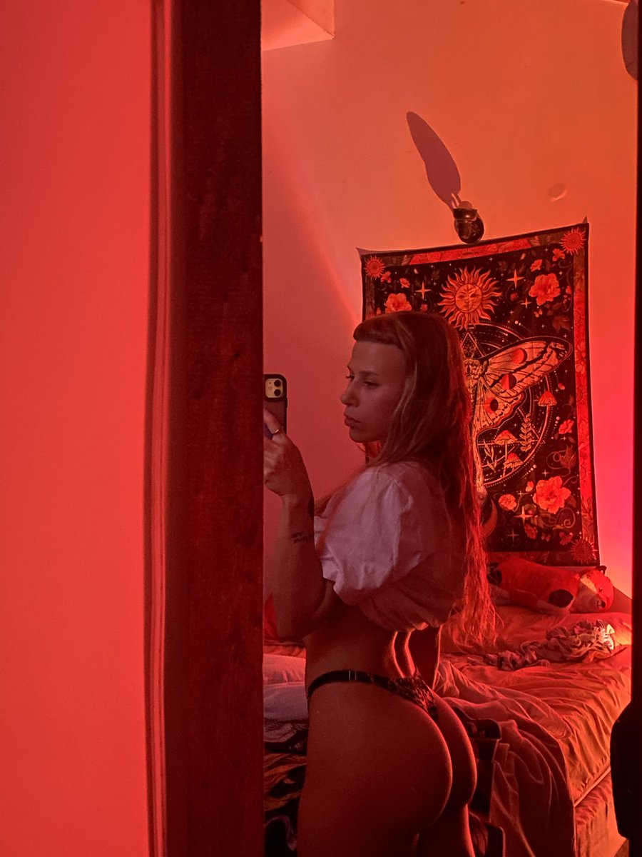 Queen_Vel444's tweet photo. Good night 🇦🇷🤭

https://t.co/cbR0AQ5teW https://t.co/bsSyZnxOms