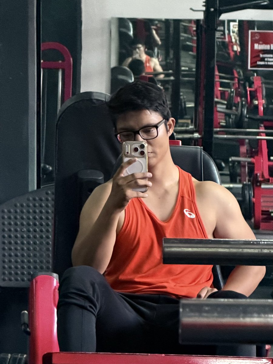 RG1103_'s tweet photo. Si entrenaron hoy o nadota ? 
#gym. https://t.co/QMWDZFxjPw