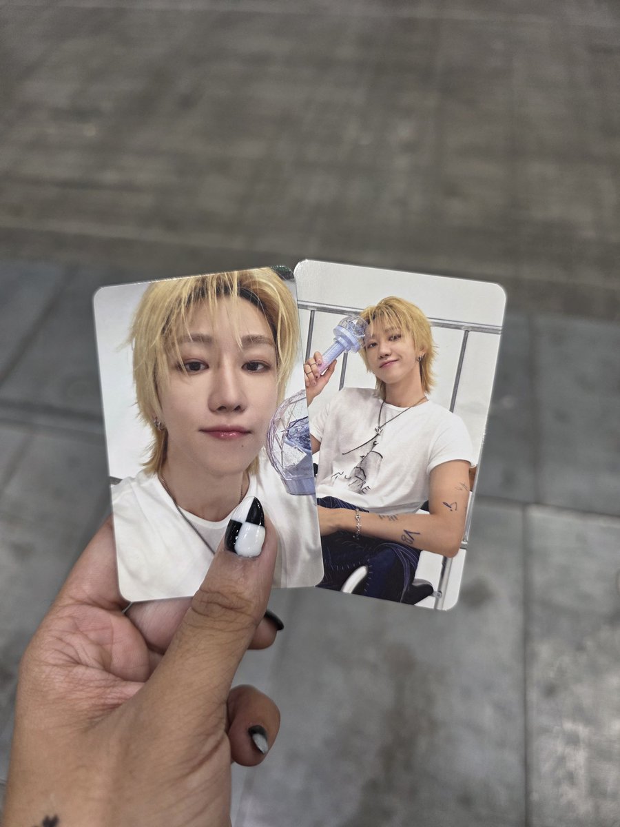 darlinghan_sol's tweet photo. finally got the v8 live caratzone photocards ~

#V8 
#THE8 #VERNON 
#V8_LIVE #V8_LIVE_GOYANG https://t.co/26ZR5pcDUV