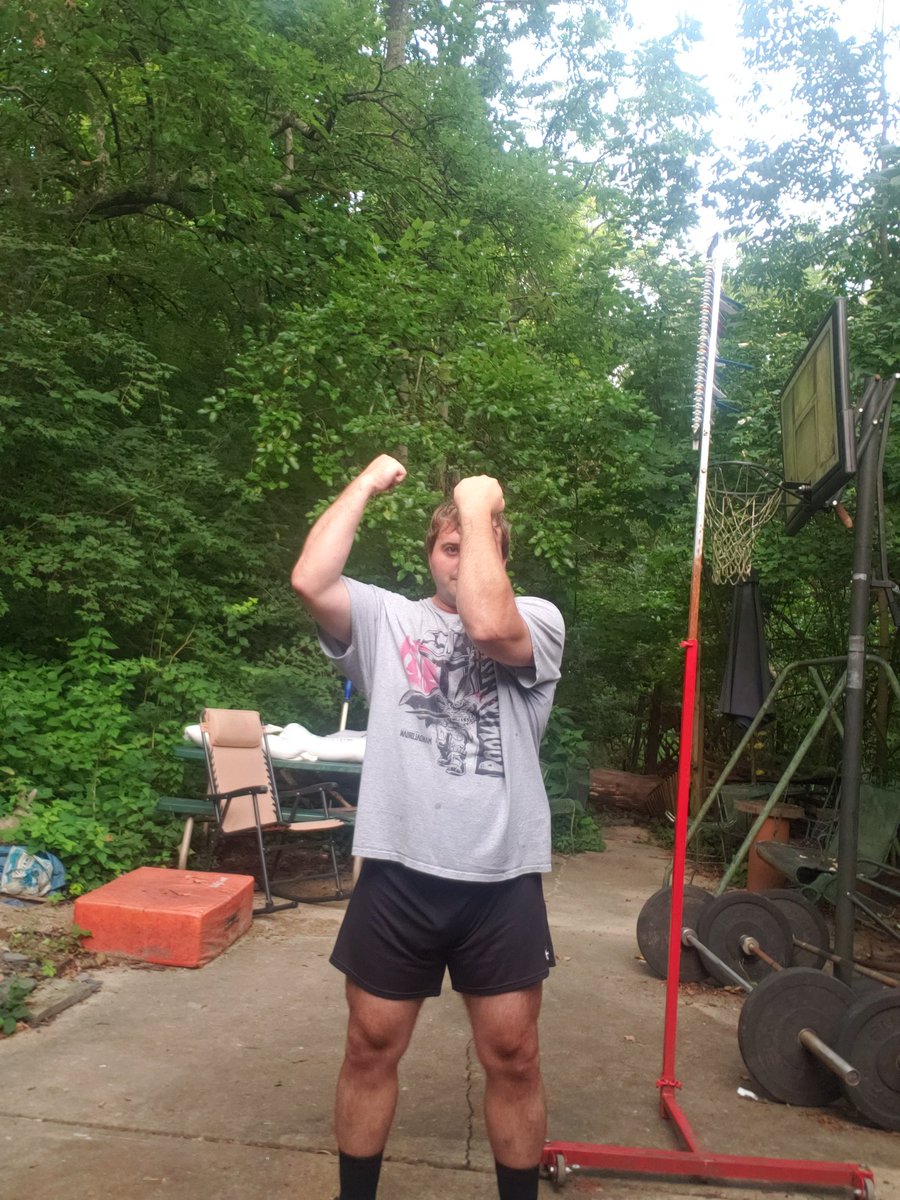 Okeja's tweet photo. Day 40 Session 2: X100 Left side teep on plyoboxes no rebound, x100 Right side Teep, X200 Sledgehammer Swings, X160 Alternating Teeps on Plyoboxes https://t.co/dhCUJKYsb8