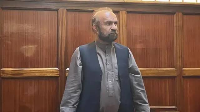 Attaullahkhogya's tweet photo. حاجي عبدالظاهر قدیر امریکا ته وسپارل شو

د امریکا عدلیې وزارت وایي، کینیا د افغانستان د ولسي جرګې پخوانی مرستیال عبدالظاهر قدیر امریکا ته سپارلی. 

نوموړی د نشه‌یي توکو د قاچاق او د وسلو اړوندو جرمونو په تور محکمې ته حاضر شوی، خو ټول تورونه یې رد کړي دي. https://t.co/bfZAoXPlRD
