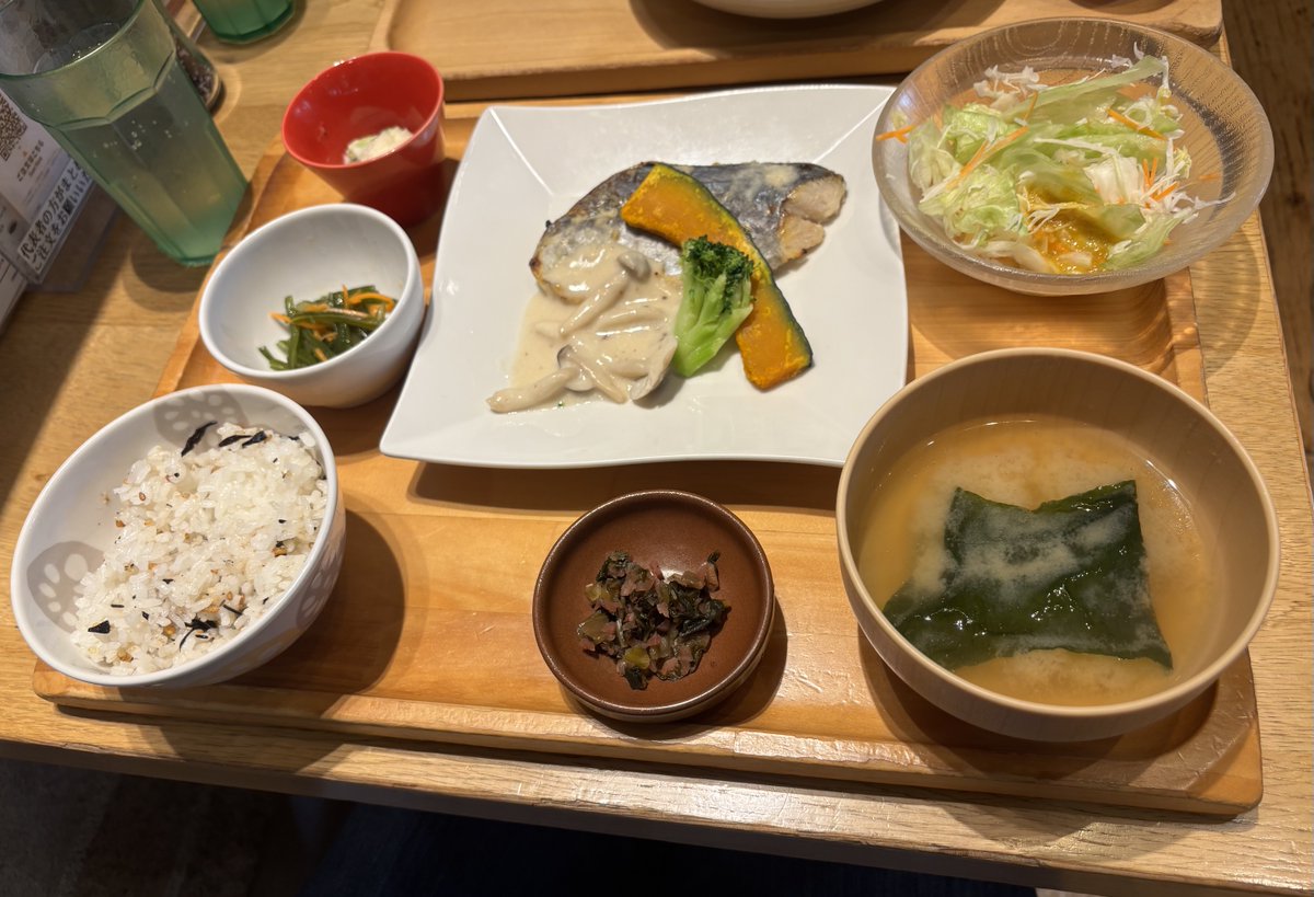 leafoflavender's tweet photo. 今日のランチ😊❣️

#魚🐟
#定食
#おぼんでごはん🍚 https://t.co/jxnCGmEHxy