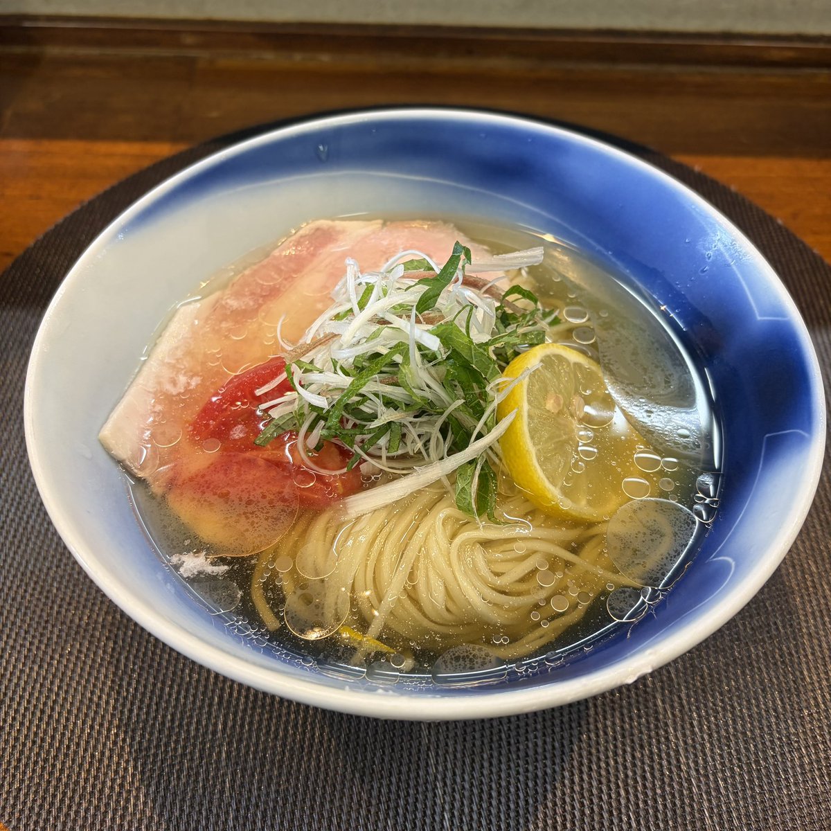 sailaway_encore's tweet photo. 塩らーめん千茶屋さん
アゴ節冷やし塩らーめん

2年ぶりだって。
半端ない美味さ！
ただでさえここのラーメン週一位で食べたいのに、更に食べたくなるな。
トマトが甘くて美味しいし、れもんやネギやミョウガの相性も抜群！
リピート確定！

#塩らーめん千茶屋
#群馬県太田市
#あご節冷やし塩らーめん https://t.co/LkTgyGnZeR