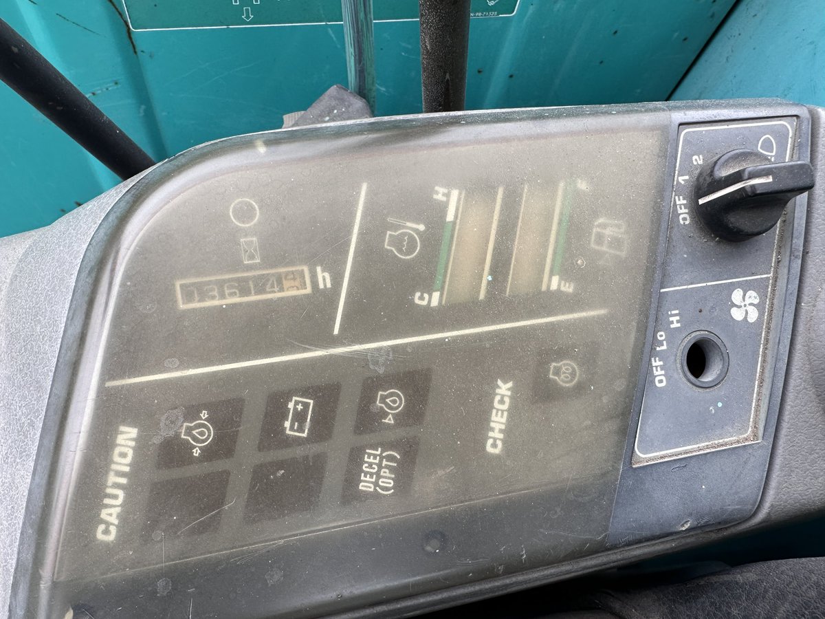 NDdemio's tweet photo. #ユンボ売ります #車売ります

コマツ PC10-7E
ゴムキャタピラ
アワーメーター：3614h

希望価格：65万円
現車場所：栃木県

〜代理出品〜
祖父が乗らなくなった為、売却したいそうです。
機関良好、オイル漏れなし、実働

興味のある方はコメントください。
その他の写真や動画もあります。 https://t.co/UHo5Hq7U7P