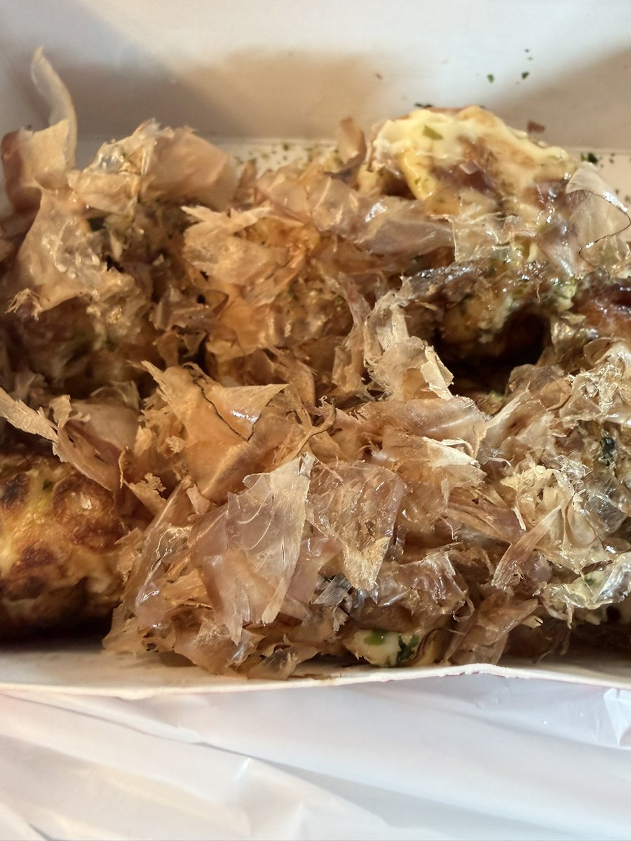 twinkle_star59's tweet photo. 塩味のたこ焼きが美味しい🫨 https://t.co/odWKFFYvA7