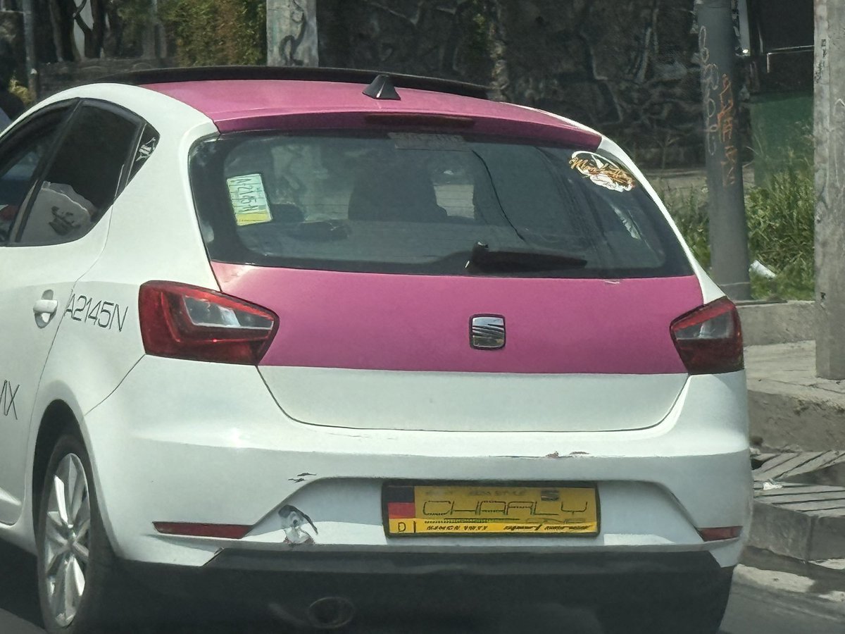 elo0pinador's tweet photo. ❌ @LaSEMOVI en la CDMX NO TRABAJA
👀 Vean OTROS disque taxis sin placas, sin rótulos, #NoMames
☝️ Los policías de tránsito CORRUPTOS dejan circular estás madres #NoMamen @SSC_CDMX @UCS_GCDMX https://t.co/i2DVHz6gHh