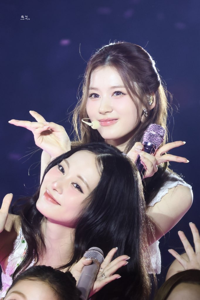 yzywgd_'s tweet photo. 260710

#사나 #SANA #サナ
#쯔위 #TZUYU #周子瑜
#트와이스 #TWICE https://t.co/UACe3E6Vhc