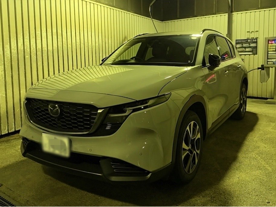 CX30_POLYMETAL's tweet photo. 涼しい早朝に初洗車。
納車日は雨やったけど、思ったほど汚れて無い。エアログレーメタリックは汚れ目立ちにくいのかな？

#新型CX-5 #洗車 #エアログレーメタリック https://t.co/lUSfZYjd63