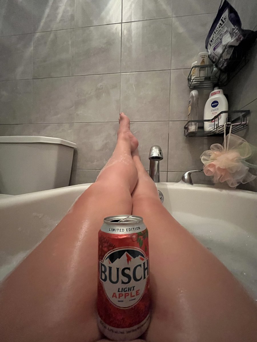 heauxstess's tweet photo. there’s more than one busch between my legs https://t.co/qvI1K1y8Em