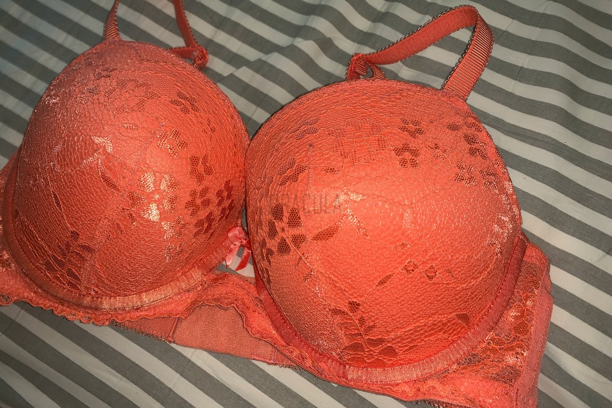 BraculaVS's tweet photo. This is perhaps my first orange bra! This pretty push up bra is from @brasNthings.
As you can see, the cup size is quite large. Can you guess what size it is?
#brasnthings #pushupbra https://t.co/MFsaUtm1Hf