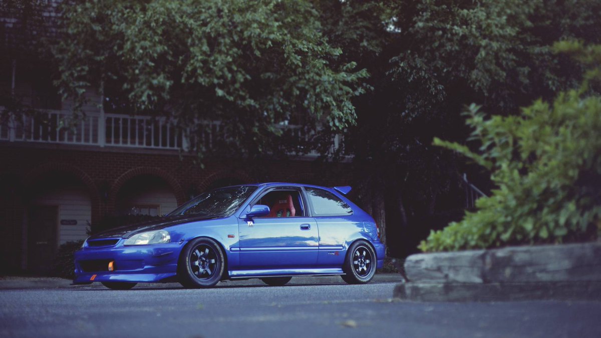 MayaWitch's tweet photo. 【Honda CivicTypeR(EK9) -Metalic Blue Paint Color Version-】初代シビックTypeRですね。最新型の"FL5"はセダンの様なサイズ的にはシビックでは無いサイズになっています。今一度この位のコンパクトハッチバックに戻ることがと願っております #Honda #CivicTypeR #EK9 #ホンダ #シビックTypeR https://t.co/ezLTc2qHCl