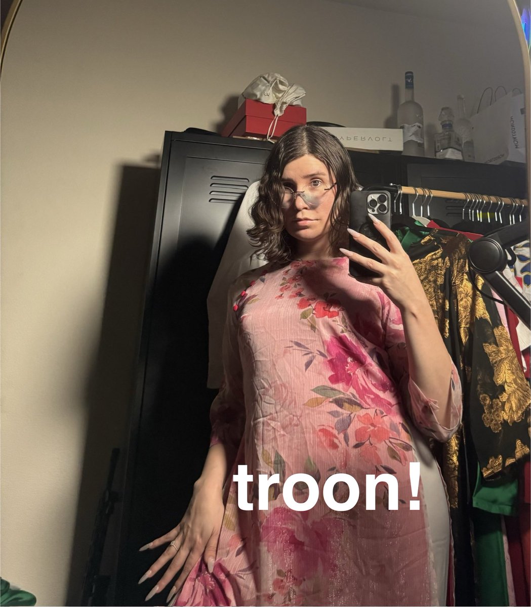 troonstench_'s tweet photo. @ccooksdamusic you have been tricked my a devious transvestite Mr "AriAnna"

https://t.co/jisQN7xaWA https://t.co/414rt1DJ53