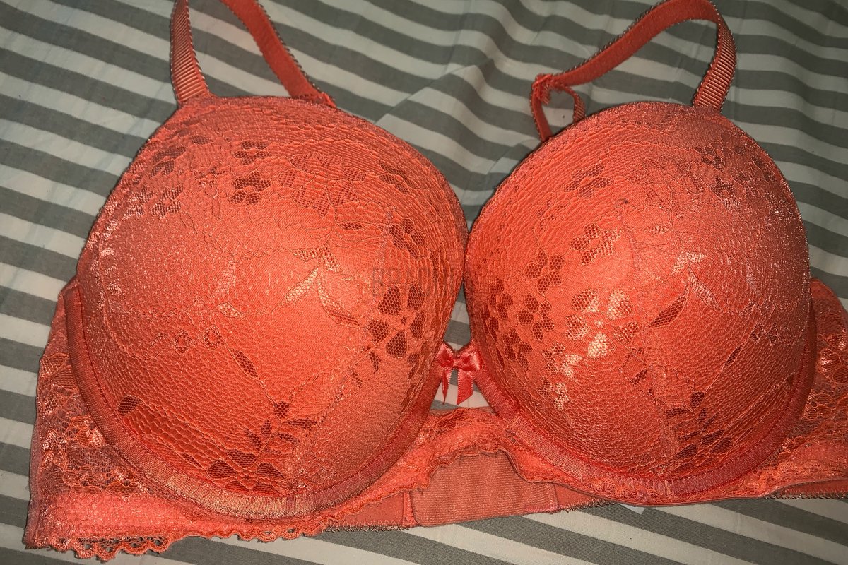 BraculaVS's tweet photo. Here is a closer look at the details of this orange @brasnthing push up bra. Lovely lace with medium thickness pad.
Were you able to guess the size correctly? It was 12D/34D.
#brasnthings #pushupbra https://t.co/V87YgYgL1t