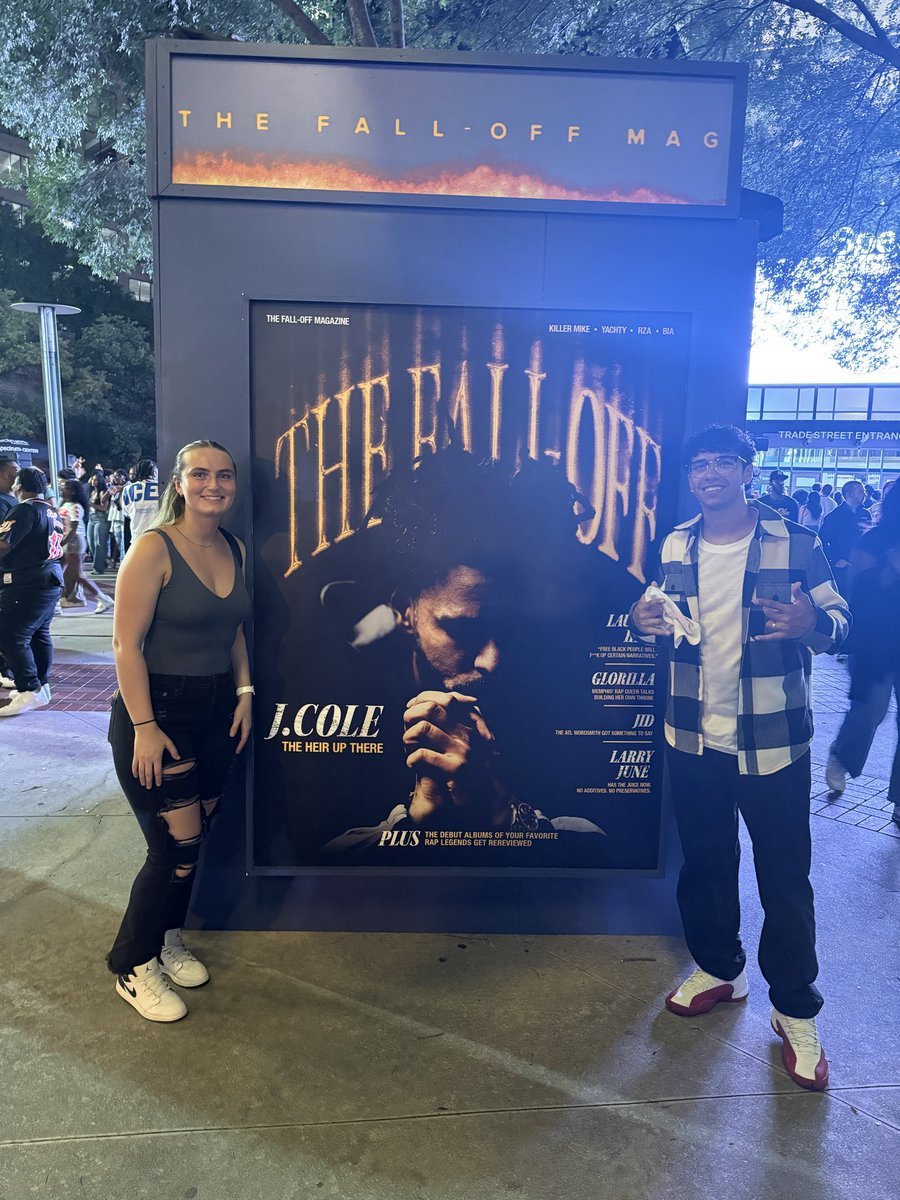 imBigDaddyG's tweet photo. J COLE IS THE GOAT.
GREATEST SHOW FR๐ฅ
#thefalloff #jcole #openingweekend https://t.co/fMrAPZqGg9