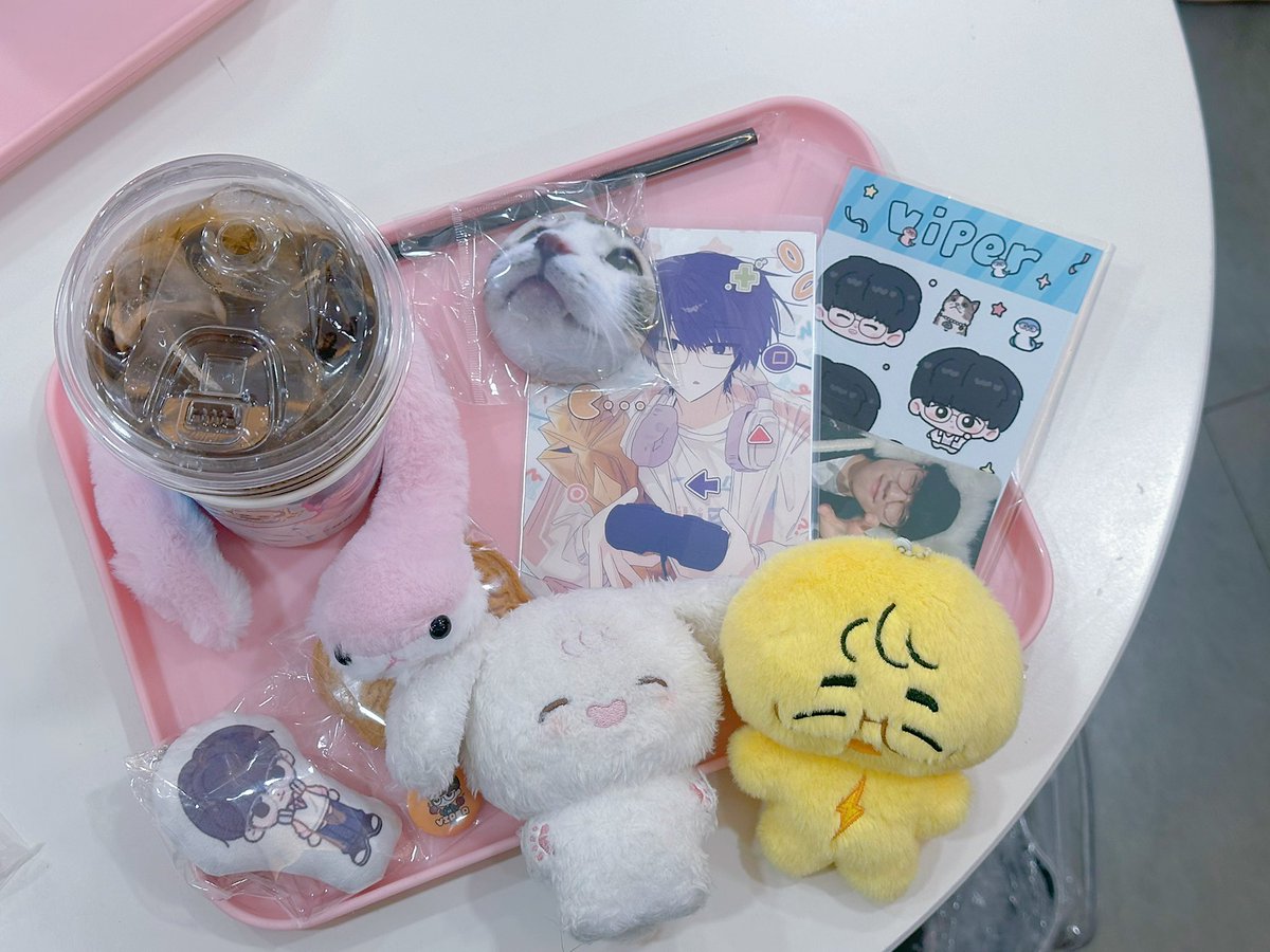 miaaa6918's tweet photo. All the gifts are so cute and I even won a cushion from the lucky draw! Viper 파이팅~~~

#너만_오면_5인큐
#모집_바이퍼의_게임동아리 https://t.co/AoFodyPLDS