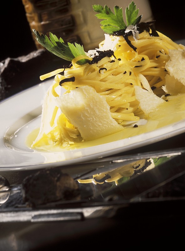 JensKrink's tweet photo. Just found the BEST hidden gem in downtown! That truffle mushroom pasta with freshly grated Parmesan Chef’s kiss  Worth every penny—will be back this weekend for sure! https://t.co/Q0AA3SI1IZ