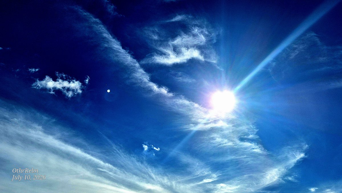 OthrRelm's tweet photo. ✨️🙋‍♂️..Some wild sky today and this evening to share..dang!💫🕊🫶
Love ❤️ #beautifulsky https://t.co/iBQWRBJwKl