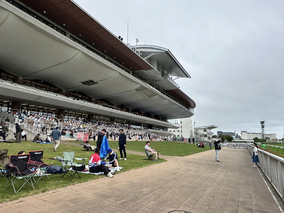 sakutim's tweet photo. 夏競馬🏇だけど、涼しくて快適だった〜💕💖😊
人馬共に怪我や事故無く終えて欲しい。
が、競馬開催日は願ってます✨🙏✨

ちかみに、函館だから丹内Jを応援📣

#函館競馬場 #函館 #競馬 #馬 https://t.co/DcDSeJrjQW