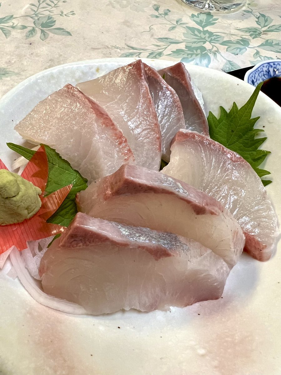 tolagen's tweet photo. 名古屋市松原町の味の店にわへ。名古屋の友人おすすめの店へハシゴ酒。厚みがあって歯応え抜群のはまちの刺身と焦げが香ばしく甘い焼きなすを肴に日本酒の花陽浴と賀茂鶴を。旨みを噛み締めながら。鰻も食べたかった。 https://t.co/agTk42IE3E